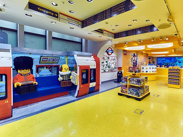 Interior de la 'flagship' londinense de LEGO. Foto: LEGO®